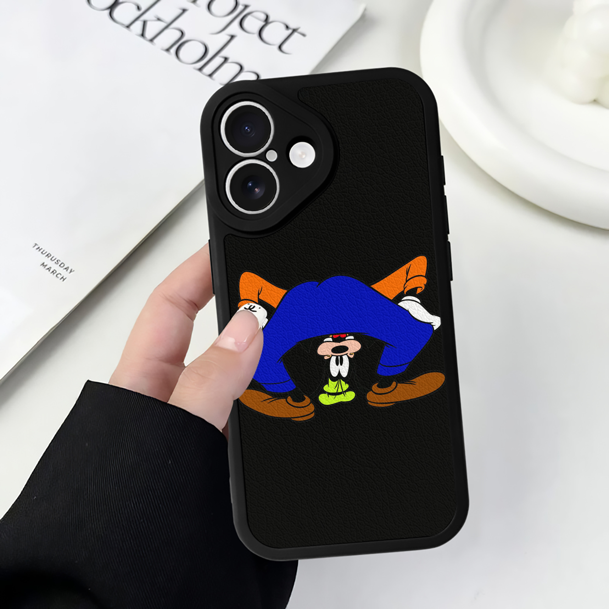 （画像用） ミッキーマウス Mickey Mouse 【iPhone 16シリーズ対応】シリコンスマホケース（レザー調） 材質：シリコン